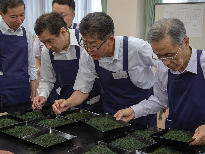 The National Tea Competition is held a few times a year in Japan in order to improve Japanese tea agricultural and manufacturing techniques, and to congratulate and encourage those that have produced outstanding tea.