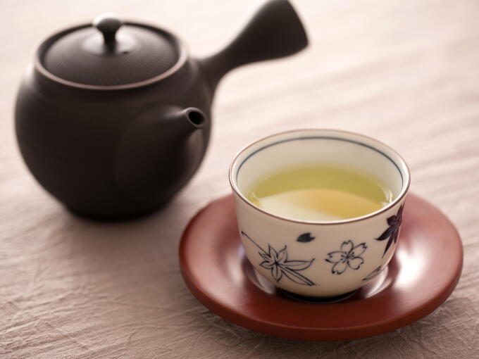 Brewed infusion color of Gyokuro Premium is bright green.