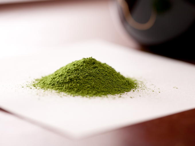 Tea leaves for Kuradashi Matcha Premium are highest grade tea trimmed in Kyoto.